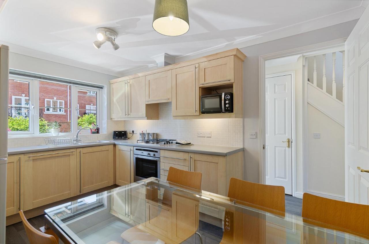Villa 4Br Townhouse Wbalcony Free Parking Fast Wi-Fi NWI Esterno foto