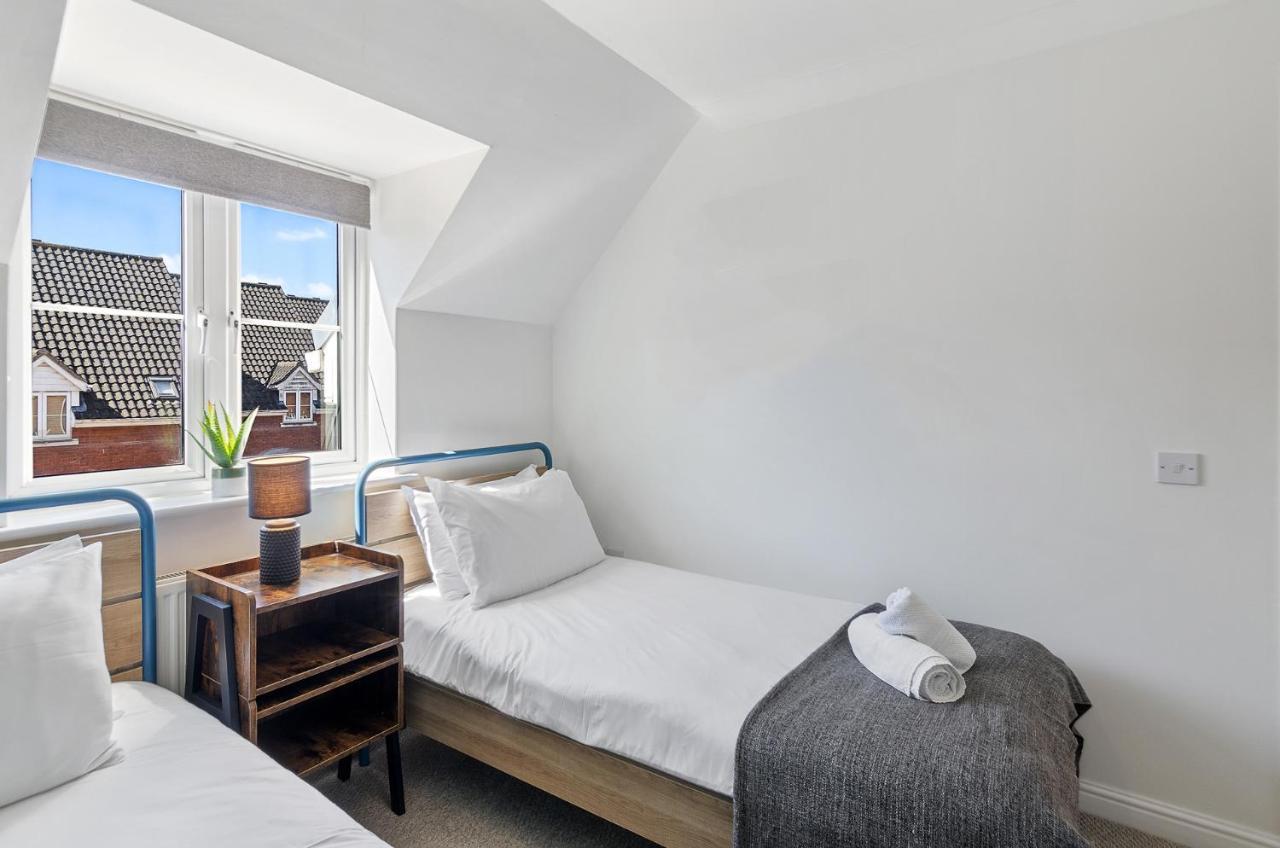 Villa 4Br Townhouse Wbalcony Free Parking Fast Wi-Fi NWI Esterno foto