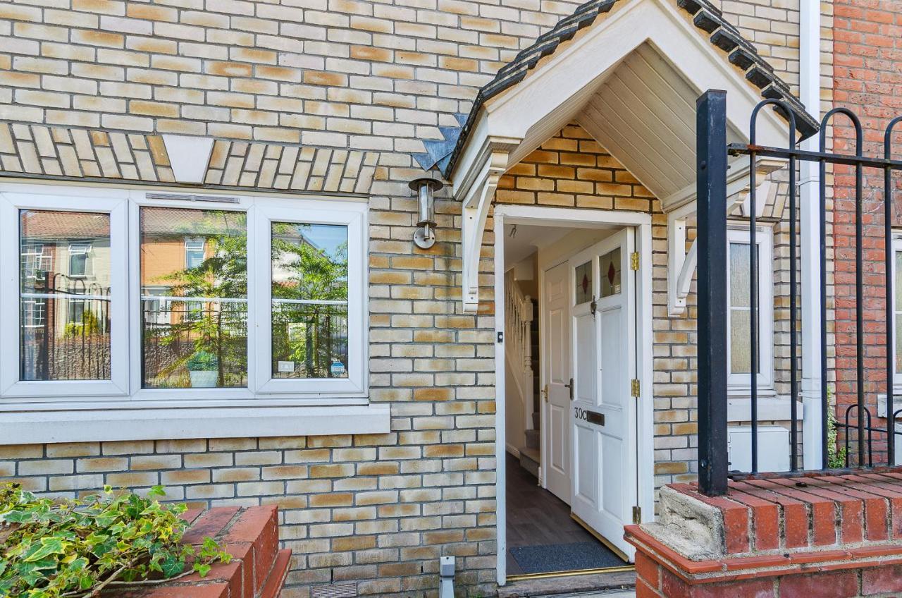 Villa 4Br Townhouse Wbalcony Free Parking Fast Wi-Fi NWI Esterno foto