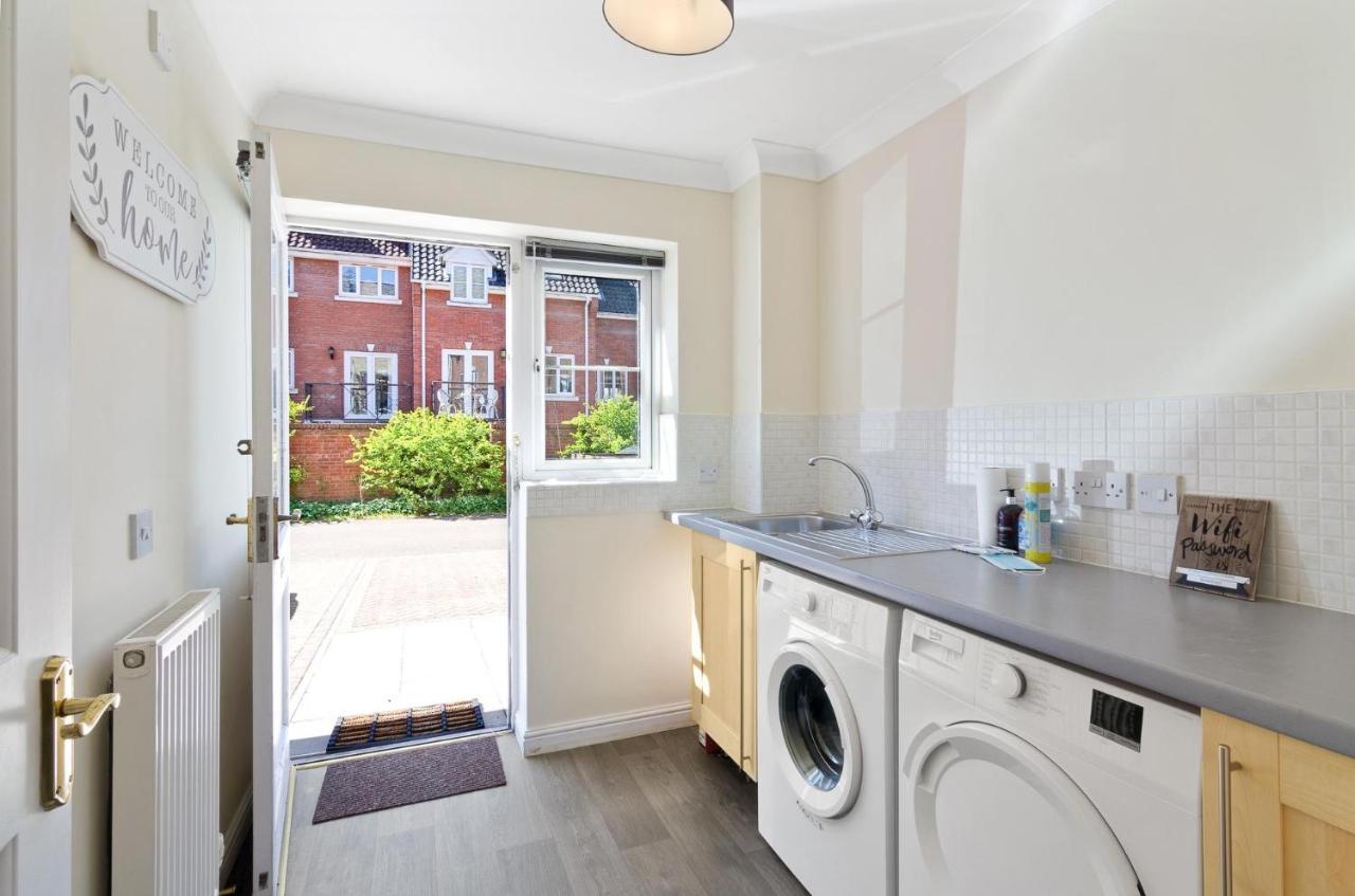 Villa 4Br Townhouse Wbalcony Free Parking Fast Wi-Fi NWI Esterno foto