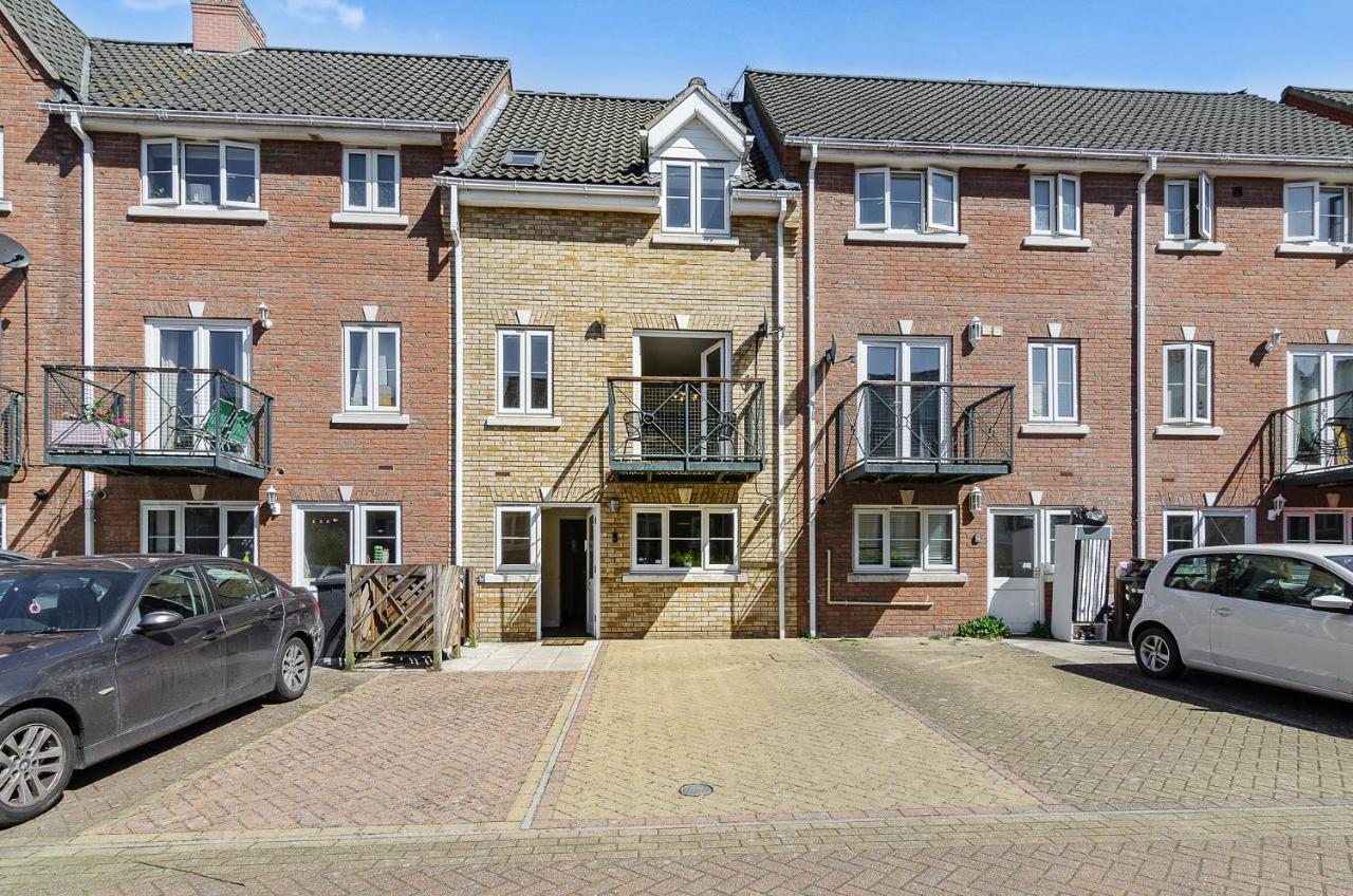 Villa 4Br Townhouse Wbalcony Free Parking Fast Wi-Fi NWI Esterno foto