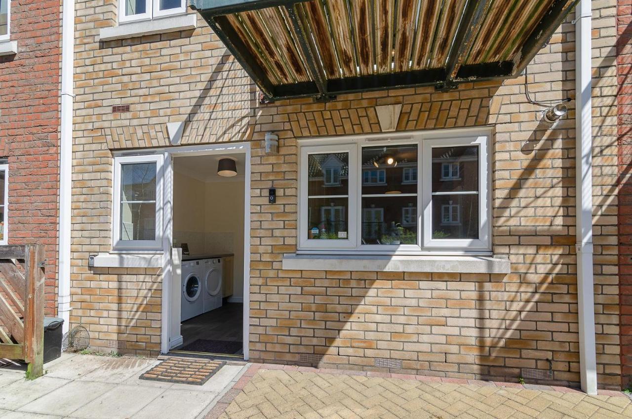 Villa 4Br Townhouse Wbalcony Free Parking Fast Wi-Fi NWI Esterno foto