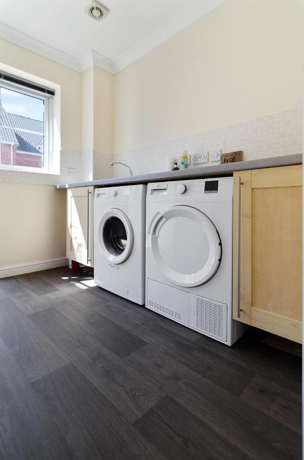 Villa 4Br Townhouse Wbalcony Free Parking Fast Wi-Fi NWI Esterno foto